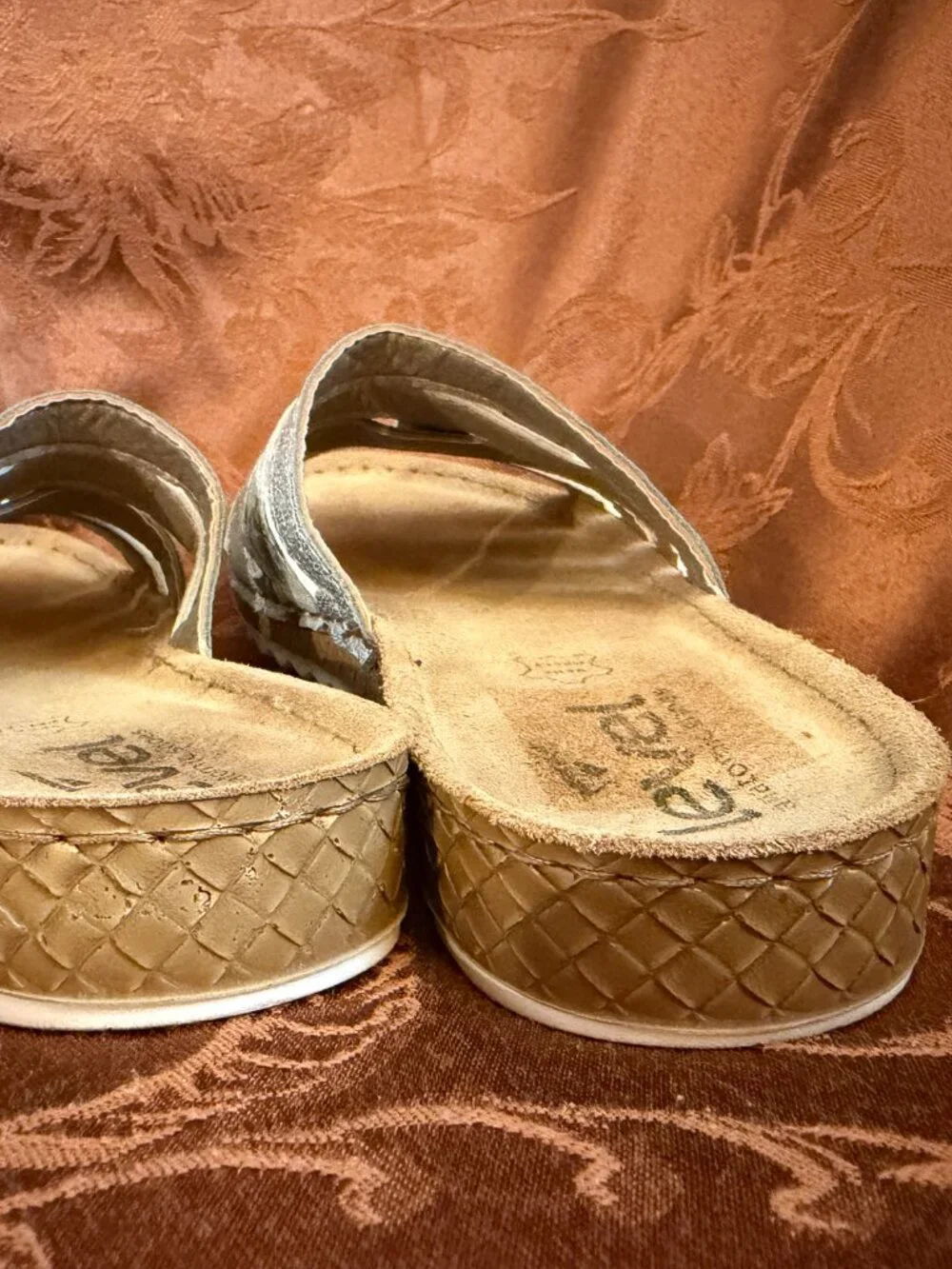 Level Anatomic Shoes White & Silver Cross Strap Vegan Leather Slide Sz 39 (8.5)